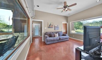 1523 Meadow Gln, Adkins, TX 78101