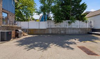 126 W 33RD St, Bayonne, NJ 07002