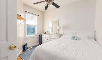 9 Ann St 1, Newport, RI 02840