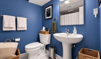 609 S HENRY St, Alexandria, VA 22314