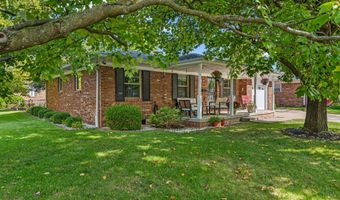 2 Oakmont Ct, Beech Grove, IN 46107