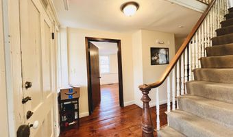 141 Dowd Ave, Canton, CT 06019