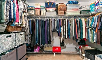 1045 Helen Dr, Algonquin, IL 60102