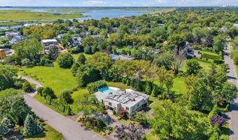 10 Macy Dr, Hewlett Bay Park, NY 11557