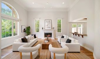 15850 Seville Ln, Encino, CA 91436
