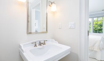 35 Foothills Dr, Avon, CT 06001