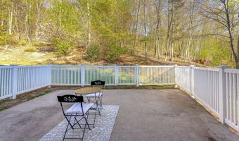 110 Oakwood Cir, Bristol, CT 06010