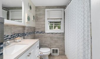 37 Charles St, Barrington, RI 02806