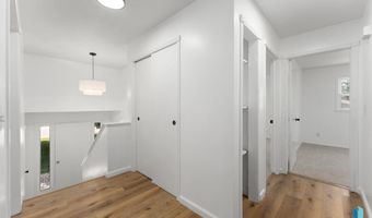 409 S 8th Ave, Brandon, SD 57005
