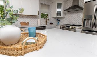 3 Onondega Rd, Narragansett, RI 02882