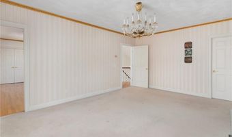 4 Christopher Dr, Lincoln, RI 02865