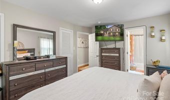 1914 Bonnie Ln, Charlotte, NC 28213