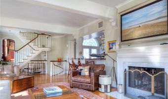 2 Harbor View Dr, Newport, RI 02840