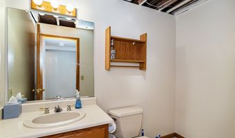 806 Vermont Cir, Ames, IA 50014