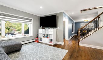 3 Grant Ave, Albertson, NY 11507