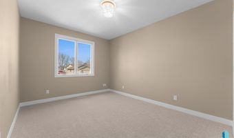 813 E Heatherwood Dr, Brandon, SD 57005