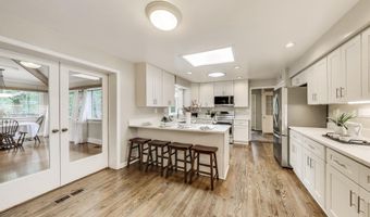 8806 FOX HILLS Trl, Potomac, MD 20854