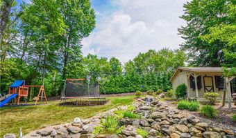 2641 Topflite Dr, Akron, OH 44312
