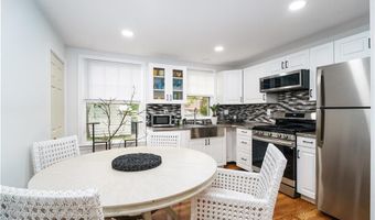 821 Post Rd, Warwick, RI 02888