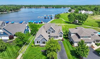 40561 N Newport Dr, Antioch, IL 60002