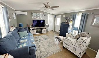 15 East Dr, East Providence, RI 02916