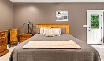 3235 Lakeview Dr, Allegan, MI 49010
