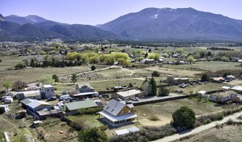 34 Dos Carpinteros Rd, Arroyo Seco, NM 87514