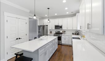 555 Egenolf Pl, Bayville, NJ 08721