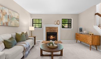 2250 Rivenoak Ct, Ann Arbor, MI 48103