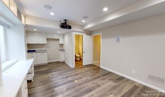 2794 Ashcombe Dr, Ann Arbor, MI 48105