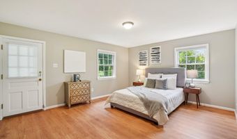 2647 S KENT St, Arlington, VA 22202