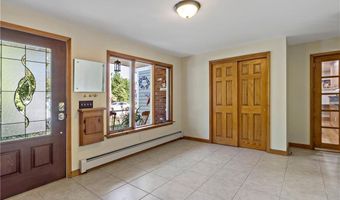 21 Clifton Rd, Bristol, RI 02809