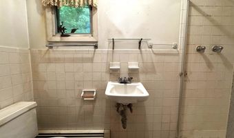 142 Pine Cir, Bennington, VT 05201