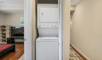 4193 S FOUR MILE RUN Dr 202, Arlington, VA 22204