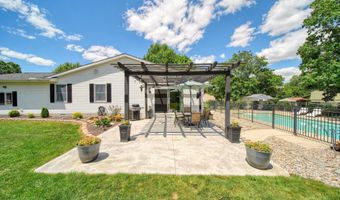 2943 Lee Marie Dr, Adrian, MI 49221
