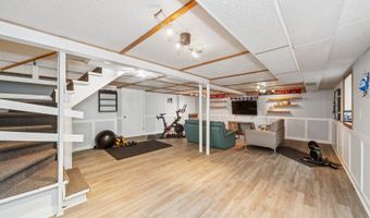 18 W Appletree Ln, Arlington Heights, IL 60004