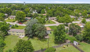 5919 Memphis St, Bel Aire, KS 67220
