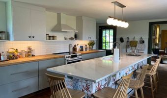 382 S Main St, Alburgh, VT 05440