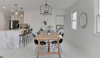 2501 CREST St, Alexandria, VA 22302