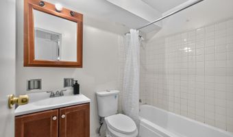 824 W College Blvd 201, Addison, IL 60101