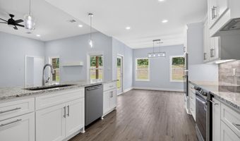 1176 Duke Dr, Bauxite, AR 72011