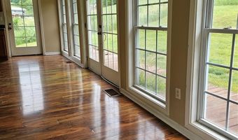 656 Water St, Bakersville, NC 28705