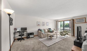 4 Pine Tree Dr 212, Arden Hills, MN 55112