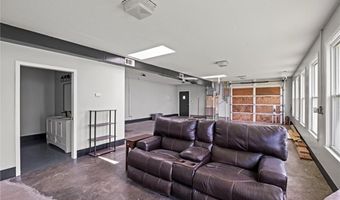 22617 155th St, Basehor, KS 66007