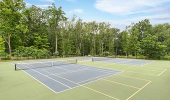 15 E Cross Trl 15, Danbury, CT 06810