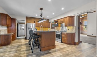 7216 VALLEY Dr, Bettendorf, IA 52722