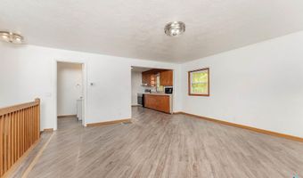 312 S 1st Ave, Brandon, SD 57005