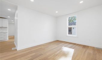 7 Sheffield Ave, Newport, RI 02840