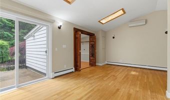 8 Ledgemont Dr, Lincoln, RI 02865
