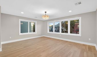 29 W 9TH St, Bayonne, NJ 07002
